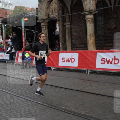 05.10.2025 - 20. swb-Marathon Bremen Yannick Fuchs http://msf.ph/oto/9316430 05.10.2025 10:38:54 Ziel 10352, 10517, 10967 meine-sportfotos.de