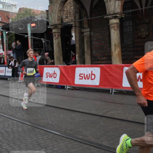 05.10.2025 - 20. swb-Marathon Bremen Yannick Fuchs http://msf.ph/oto/9316436 05.10.2025 10:39:27 Ziel 7111, 9239, 9863, 11067, 11343 meine-sportfotos.de