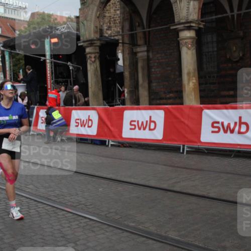 05.10.2025 - 20. swb-Marathon Bremen Yannick Fuchs http://msf.ph/oto/9316438 05.10.2025 10:39:29 Ziel 7111, 11343 meine-sportfotos.de