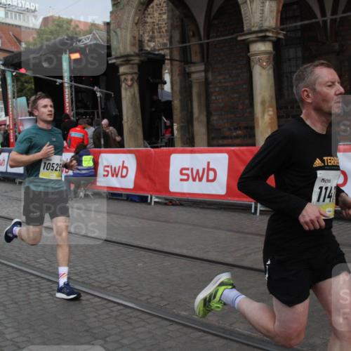 05.10.2025 - 20. swb-Marathon Bremen Yannick Fuchs http://msf.ph/oto/9316441 05.10.2025 10:39:41 Ziel 9289, 9671, 10525, 11418, 11474 meine-sportfotos.de