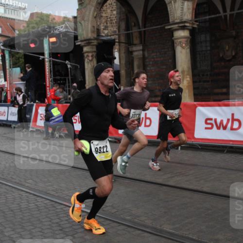 05.10.2025 - 20. swb-Marathon Bremen Yannick Fuchs http://msf.ph/oto/9316449 05.10.2025 10:39:57 Ziel 9213, 9922, 10175, 10176, 11335 meine-sportfotos.de