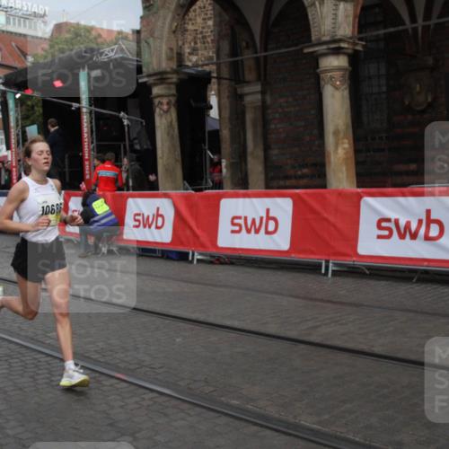 05.10.2025 - 20. swb-Marathon Bremen Yannick Fuchs http://msf.ph/oto/9316457 05.10.2025 10:40:35 Ziel 10686, 11114 meine-sportfotos.de