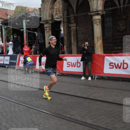05.10.2025 - 20. swb-Marathon Bremen Yannick Fuchs http://msf.ph/oto/9316466 05.10.2025 10:41:24 Ziel 11086 meine-sportfotos.de