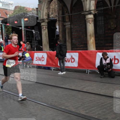 05.10.2025 - 20. swb-Marathon Bremen Yannick Fuchs http://msf.ph/oto/9316478 05.10.2025 10:42:05 Ziel 9849, 10155 meine-sportfotos.de