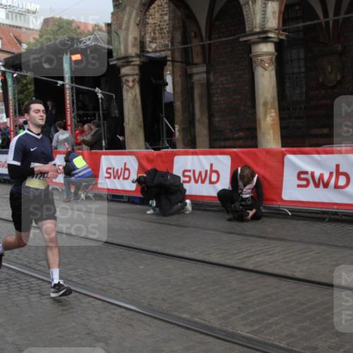 05.10.2025 - 20. swb-Marathon Bremen Yannick Fuchs http://msf.ph/oto/9316485 05.10.2025 10:42:21 Ziel 9700, 11217, 11422 meine-sportfotos.de