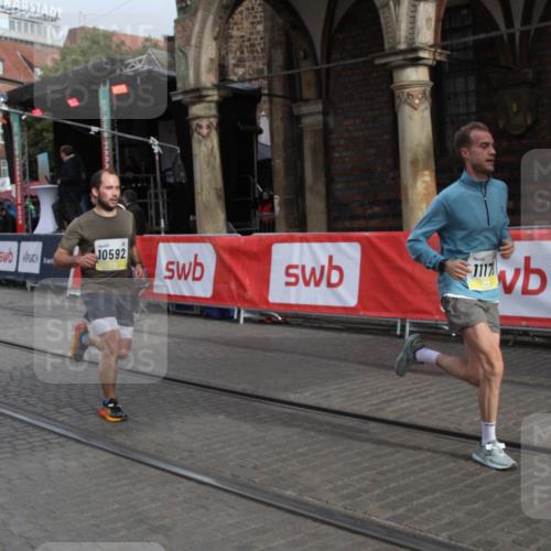 05.10.2025 - 20. swb-Marathon Bremen Yannick Fuchs http://msf.ph/oto/9316496 05.10.2025 10:42:45 Ziel 10592, 11178 meine-sportfotos.de