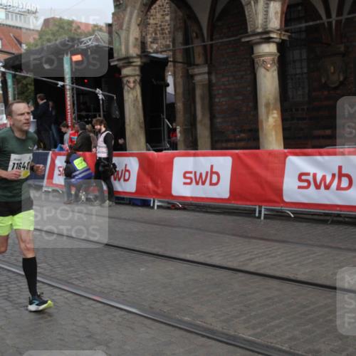 05.10.2025 - 20. swb-Marathon Bremen Yannick Fuchs http://msf.ph/oto/9316500 05.10.2025 10:42:57 Ziel 10624, 11640 meine-sportfotos.de
