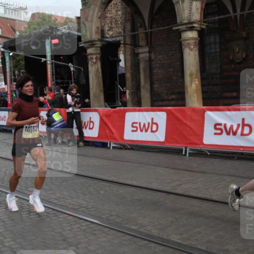 05.10.2025 - 20. swb-Marathon Bremen Yannick Fuchs http://msf.ph/oto/9316508 05.10.2025 10:43:14 Ziel 9006, 10474, 10553, 10979 meine-sportfotos.de