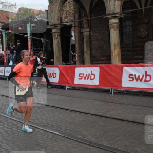 05.10.2025 - 20. swb-Marathon Bremen Yannick Fuchs http://msf.ph/oto/9316513 05.10.2025 10:43:28 Ziel 9967 meine-sportfotos.de