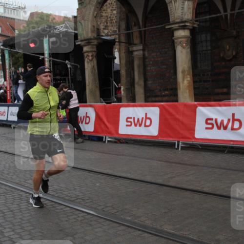 05.10.2025 - 20. swb-Marathon Bremen Yannick Fuchs http://msf.ph/oto/9316516 05.10.2025 10:43:51 Ziel 9270, 10559 meine-sportfotos.de