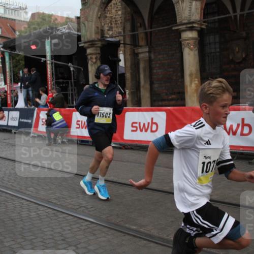05.10.2025 - 20. swb-Marathon Bremen Yannick Fuchs http://msf.ph/oto/9316525 05.10.2025 10:44:10 Ziel 9614, 9919, 10351, 10649, 10652, 10780, 11316, 11503 meine-sportfotos.de