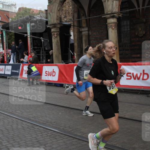 05.10.2025 - 20. swb-Marathon Bremen Yannick Fuchs http://msf.ph/oto/9316528 05.10.2025 10:44:12 Ziel 9614, 9919, 10351, 10649, 11645, 11648 meine-sportfotos.de