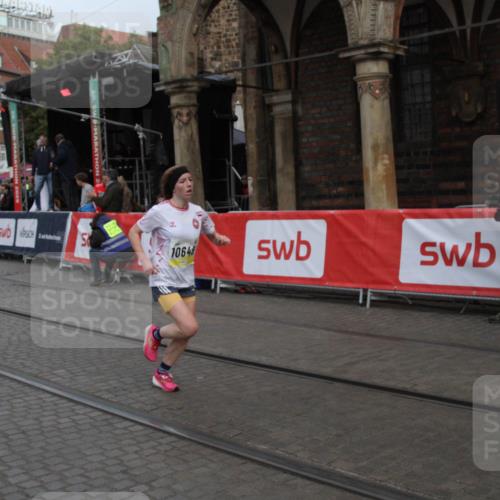 05.10.2025 - 20. swb-Marathon Bremen Yannick Fuchs http://msf.ph/oto/9316530 05.10.2025 10:44:16 Ziel 10044, 10348, 10649, 11645, 11648 meine-sportfotos.de