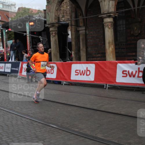 05.10.2025 - 20. swb-Marathon Bremen Yannick Fuchs http://msf.ph/oto/9316533 05.10.2025 10:44:18 Ziel 10044, 10348, 10816, 11648 meine-sportfotos.de
