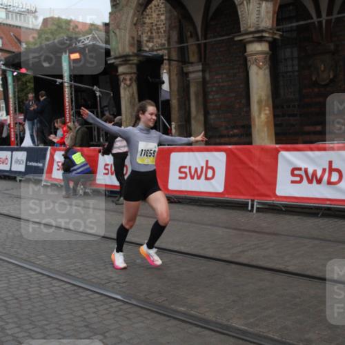 05.10.2025 - 20. swb-Marathon Bremen Yannick Fuchs http://msf.ph/oto/9316537 05.10.2025 10:44:24 Ziel 10666, 11659 meine-sportfotos.de