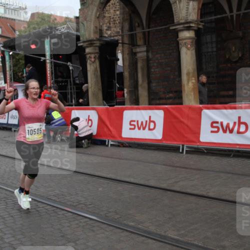 05.10.2025 - 20. swb-Marathon Bremen Yannick Fuchs http://msf.ph/oto/9316540 05.10.2025 10:44:32 Ziel 9361, 10505 meine-sportfotos.de