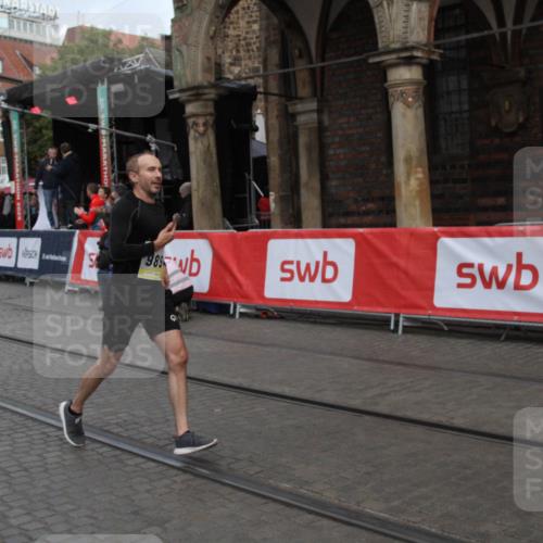 05.10.2025 - 20. swb-Marathon Bremen Yannick Fuchs http://msf.ph/oto/9316541 05.10.2025 10:44:41 Ziel 9897, 10554, 11666 meine-sportfotos.de