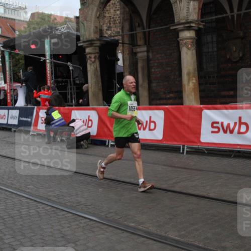 05.10.2025 - 20. swb-Marathon Bremen Yannick Fuchs http://msf.ph/oto/9316543 05.10.2025 10:44:45 Ziel 10092, 10306, 10554, 11714 meine-sportfotos.de
