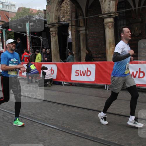 05.10.2025 - 20. swb-Marathon Bremen Yannick Fuchs http://msf.ph/oto/9316552 05.10.2025 10:45:07 Ziel 9202, 9678, 11362, 11715 meine-sportfotos.de