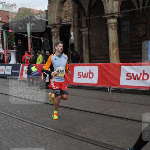 05.10.2025 - 20. swb-Marathon Bremen Yannick Fuchs http://msf.ph/oto/9316553 05.10.2025 10:45:08 Ziel 9202, 10091, 11362, 11715 meine-sportfotos.de
