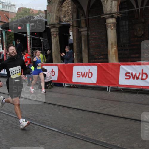 05.10.2025 - 20. swb-Marathon Bremen Yannick Fuchs http://msf.ph/oto/9316556 05.10.2025 10:45:18 Ziel 9290, 10431, 10822, 10898, 11488 meine-sportfotos.de