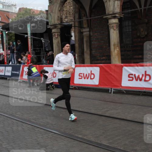 05.10.2025 - 20. swb-Marathon Bremen Yannick Fuchs http://msf.ph/oto/9316561 05.10.2025 10:45:26 Ziel 9396, 9885, 10447, 10634, 11346 meine-sportfotos.de