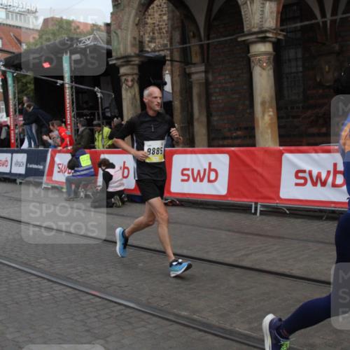 05.10.2025 - 20. swb-Marathon Bremen Yannick Fuchs http://msf.ph/oto/9316563 05.10.2025 10:45:29 Ziel 9396, 9885, 10447, 11346, 11403, 11585 meine-sportfotos.de