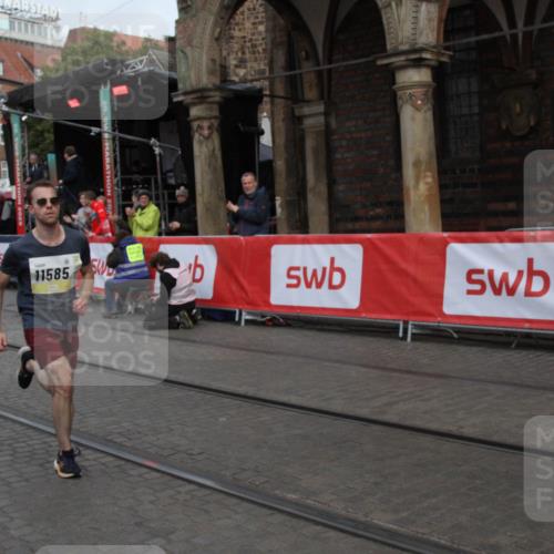 05.10.2025 - 20. swb-Marathon Bremen Yannick Fuchs http://msf.ph/oto/9316567 05.10.2025 10:45:34 Ziel 11585 meine-sportfotos.de