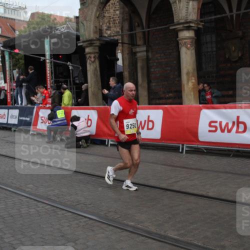 05.10.2025 - 20. swb-Marathon Bremen Yannick Fuchs http://msf.ph/oto/9316568 05.10.2025 10:45:40 Ziel 8000, 9200, 9222, 9250, 10053, 10682, 11678, 11745 meine-sportfotos.de