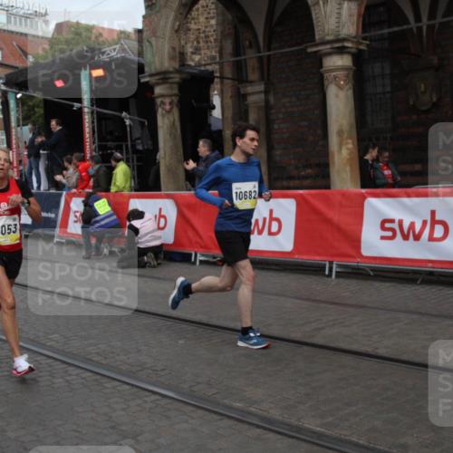 05.10.2025 - 20. swb-Marathon Bremen Yannick Fuchs http://msf.ph/oto/9316569 05.10.2025 10:45:42 Ziel 8000, 9200, 9222, 9250, 9709, 10053, 10639, 10682, 11678, 11745 meine-sportfotos.de