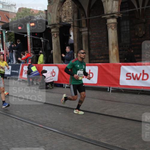 05.10.2025 - 20. swb-Marathon Bremen Yannick Fuchs http://msf.ph/oto/9316570 05.10.2025 10:45:44 Ziel 8000, 9200, 9222, 9709, 10639, 10792, 11678, 11745 meine-sportfotos.de