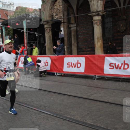 05.10.2025 - 20. swb-Marathon Bremen Yannick Fuchs http://msf.ph/oto/9316574 05.10.2025 10:45:47 Ziel 28, 9709, 10350, 10639, 10792, 10823 meine-sportfotos.de