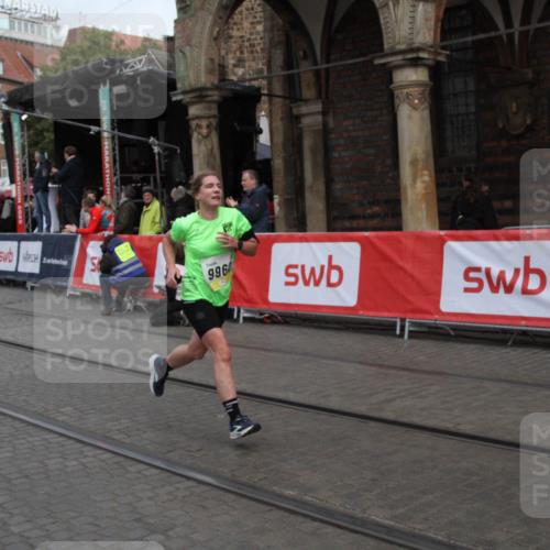 05.10.2025 - 20. swb-Marathon Bremen Yannick Fuchs http://msf.ph/oto/9316580 05.10.2025 10:45:54 Ziel 9285, 9960 meine-sportfotos.de