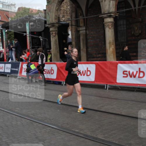 05.10.2025 - 20. swb-Marathon Bremen Yannick Fuchs http://msf.ph/oto/9316582 05.10.2025 10:46:01 Ziel 9397, 9876, 10090, 10773, 11617 meine-sportfotos.de