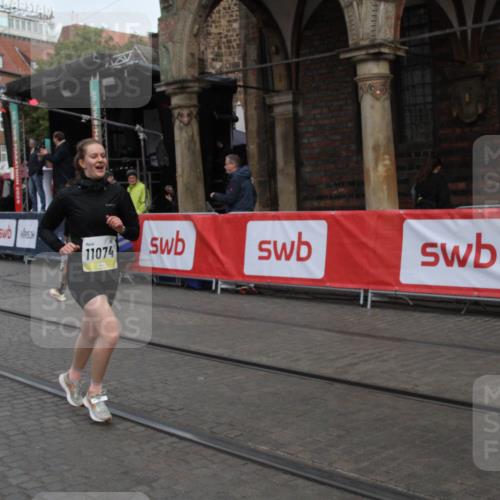 05.10.2025 - 20. swb-Marathon Bremen Yannick Fuchs http://msf.ph/oto/9316589 05.10.2025 10:46:10 Ziel 10688, 10858, 11074, 11446 meine-sportfotos.de