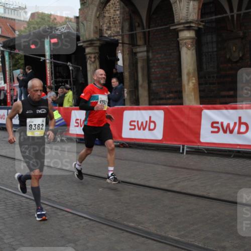 05.10.2025 - 20. swb-Marathon Bremen Yannick Fuchs http://msf.ph/oto/9316592 05.10.2025 10:46:21 Ziel 9351, 9362, 9400, 9921, 11462 meine-sportfotos.de