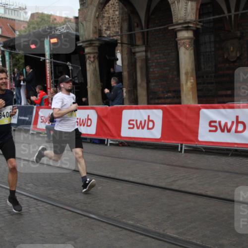 05.10.2025 - 20. swb-Marathon Bremen Yannick Fuchs http://msf.ph/oto/9316594 05.10.2025 10:46:26 Ziel 9400, 9921, 11462 meine-sportfotos.de