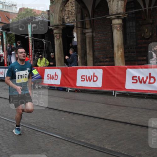05.10.2025 - 20. swb-Marathon Bremen Yannick Fuchs http://msf.ph/oto/9316597 05.10.2025 10:46:34 Ziel 9207, 11167 meine-sportfotos.de