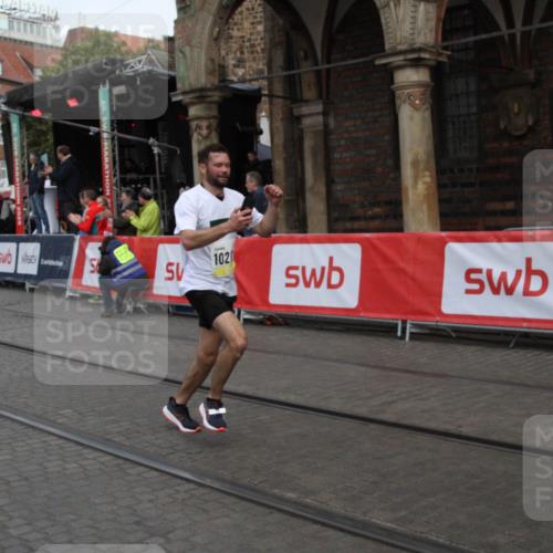 05.10.2025 - 20. swb-Marathon Bremen Yannick Fuchs http://msf.ph/oto/9316600 05.10.2025 10:46:43 Ziel 9366, 9961, 10268, 10411, 11268, 11327 meine-sportfotos.de