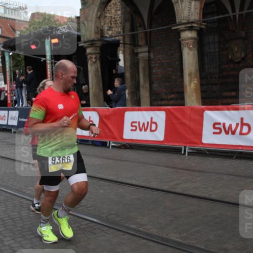 05.10.2025 - 20. swb-Marathon Bremen Yannick Fuchs http://msf.ph/oto/9316603 05.10.2025 10:46:46 Ziel 9366, 9961, 10411, 11327 meine-sportfotos.de