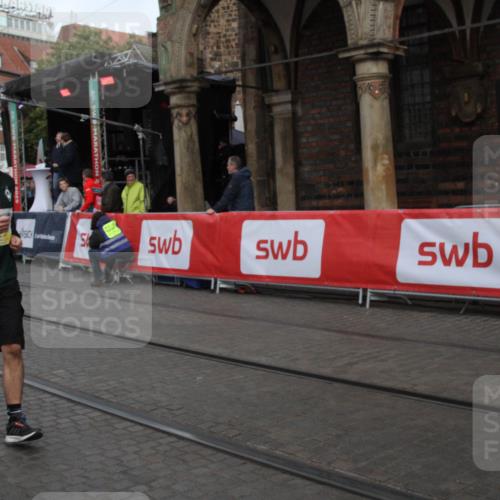 05.10.2025 - 20. swb-Marathon Bremen Yannick Fuchs http://msf.ph/oto/9316607 05.10.2025 10:46:58 Ziel 10661, 10750, 11189 meine-sportfotos.de
