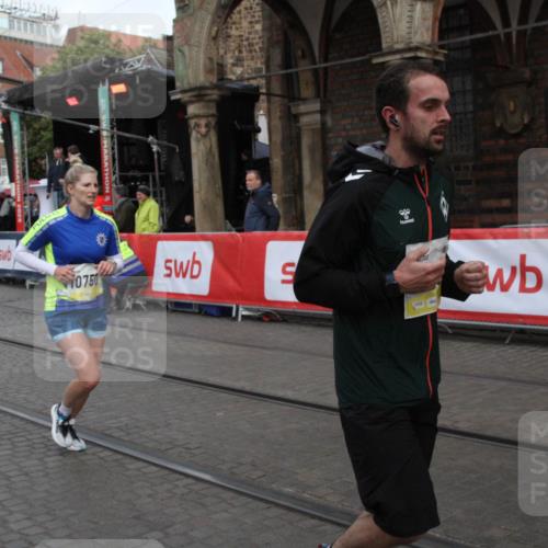 05.10.2025 - 20. swb-Marathon Bremen Yannick Fuchs http://msf.ph/oto/9316608 05.10.2025 10:46:59 Ziel 9413, 10452, 10509, 10661, 10750, 11189 meine-sportfotos.de
