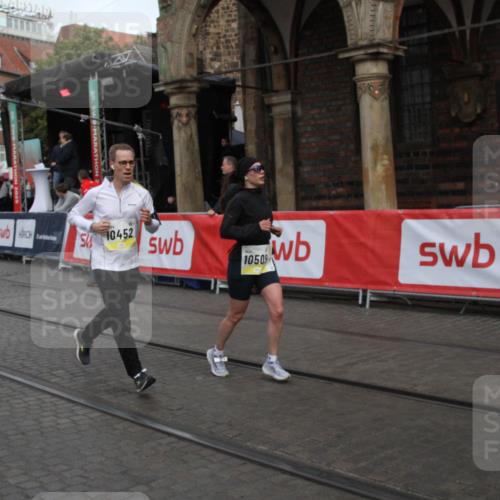 05.10.2025 - 20. swb-Marathon Bremen Yannick Fuchs http://msf.ph/oto/9316610 05.10.2025 10:47:04 Ziel 9413, 10452, 10509, 10789 meine-sportfotos.de