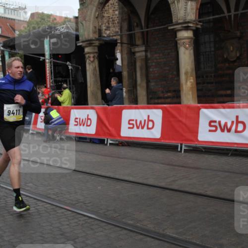 05.10.2025 - 20. swb-Marathon Bremen Yannick Fuchs http://msf.ph/oto/9316615 05.10.2025 10:47:19 Ziel 9411, 9711 meine-sportfotos.de