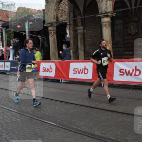 05.10.2025 - 20. swb-Marathon Bremen Yannick Fuchs http://msf.ph/oto/9316628 05.10.2025 10:47:43 Ziel 9377, 10073, 10676, 10850, 10875, 10947, 11330, 11409, 11708 meine-sportfotos.de
