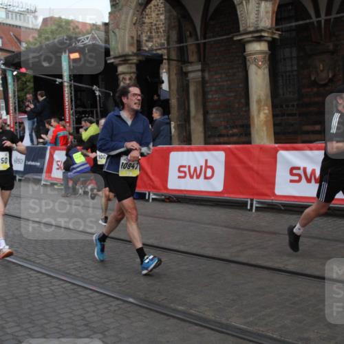 05.10.2025 - 20. swb-Marathon Bremen Yannick Fuchs http://msf.ph/oto/9316629 05.10.2025 10:47:43 Ziel 9377, 10073, 10676, 10850, 10875, 10947, 11330, 11409, 11708 meine-sportfotos.de