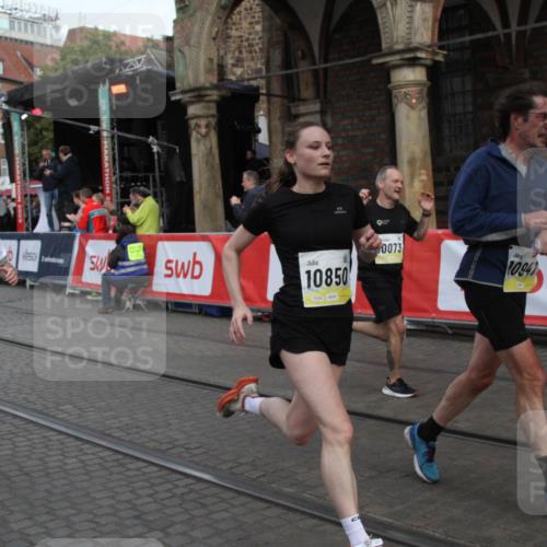 05.10.2025 - 20. swb-Marathon Bremen Yannick Fuchs http://msf.ph/oto/9316631 05.10.2025 10:47:44 Ziel 9377, 10073, 10676, 10947, 11330, 11409, 11708 meine-sportfotos.de