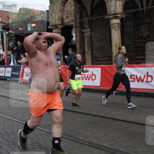 05.10.2025 - 20. swb-Marathon Bremen Yannick Fuchs http://msf.ph/oto/9316633 05.10.2025 10:47:47 Ziel 9377, 10062, 10382, 10601, 10676, 11244, 11409, 11708 meine-sportfotos.de
