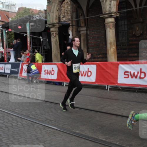 05.10.2025 - 20. swb-Marathon Bremen Yannick Fuchs http://msf.ph/oto/9316636 05.10.2025 10:47:53 Ziel 10382, 10601, 10929 meine-sportfotos.de