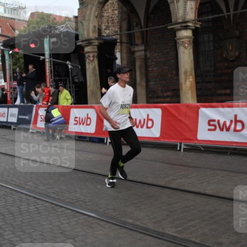 05.10.2025 - 20. swb-Marathon Bremen Yannick Fuchs http://msf.ph/oto/9316637 05.10.2025 10:47:55 Ziel 9929, 10089, 10929, 11628 meine-sportfotos.de